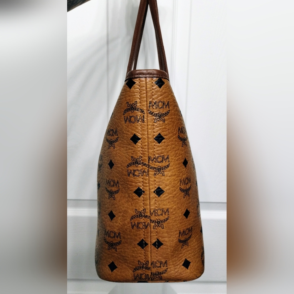 MCM Medium Liz Shopper Tote With MCM Bone Bag Charm - Picture 3 of 14